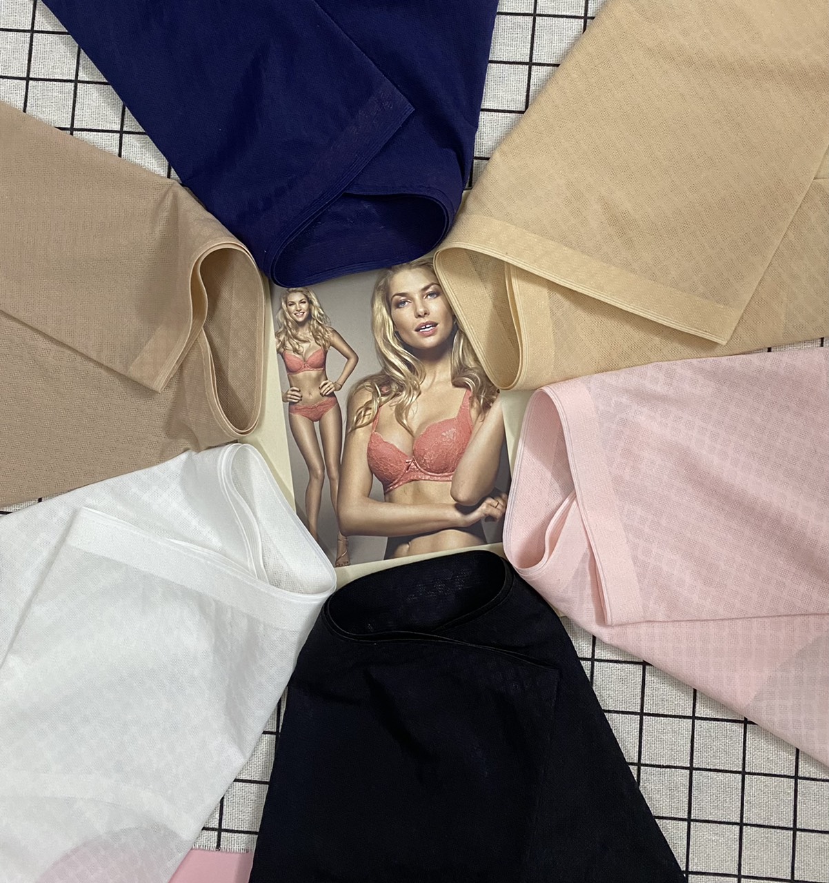 Quần lót nữ cạp cao biết thở  Vicci QV.210 công nghệ Microfiber không đường may, siêu mỏng nhẹ, tàng hình không viền, mặc nhẹ như không, thông hơi thoáng khí, kháng khuẩn khử mùi