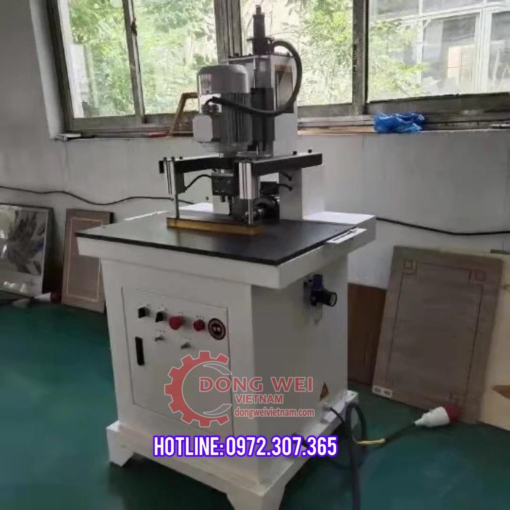 MÁY KHOAN LIÊN KẾT CHỐT CAM, CHỐT GỖ KẾT HỢP KHOAN BẢN LỀ 2 ĐẦU TỰ ĐỘNG. HỆ THANH TỲ HƠI GIÚP GIỮ VÁN ỔN ĐỊNH KHI LÀM VIỆC