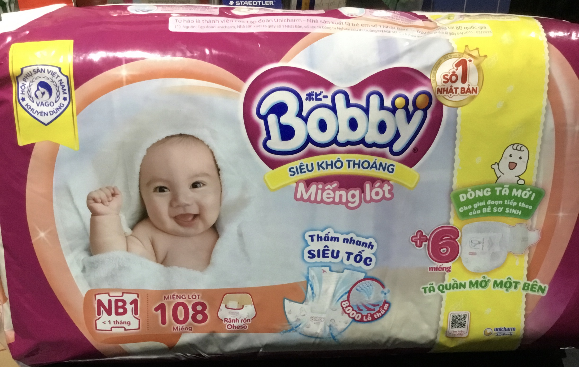Tặng thêm 6 miếng tã quần bên trong - Miếng Lót Bobby Newborn 1 108 Miếng Êm Mềm Khô Thoáng - Miếng lót sơ sinh Bobby NB1