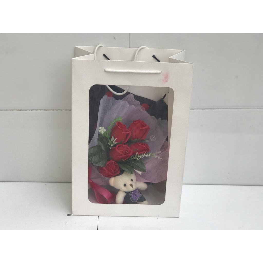 Hoa hồng sáp 5 bong tặng gấu và túi xách MAU NGAU NHIE