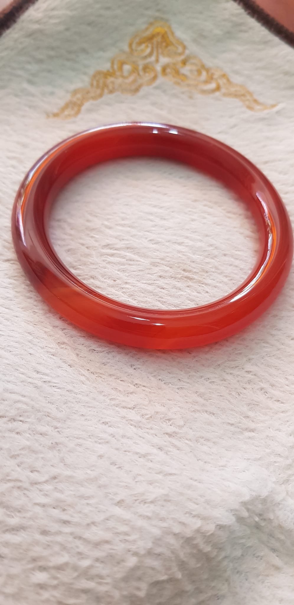 Vòng mã não đỏ Đậm vân ni 58mm x chột 9,2mm Nữ mệnh hỏa mệnh thổ màu đỏ đậm vân là màu chiến thắng Nặng 55kg - 65kg đeo đẹp ạ