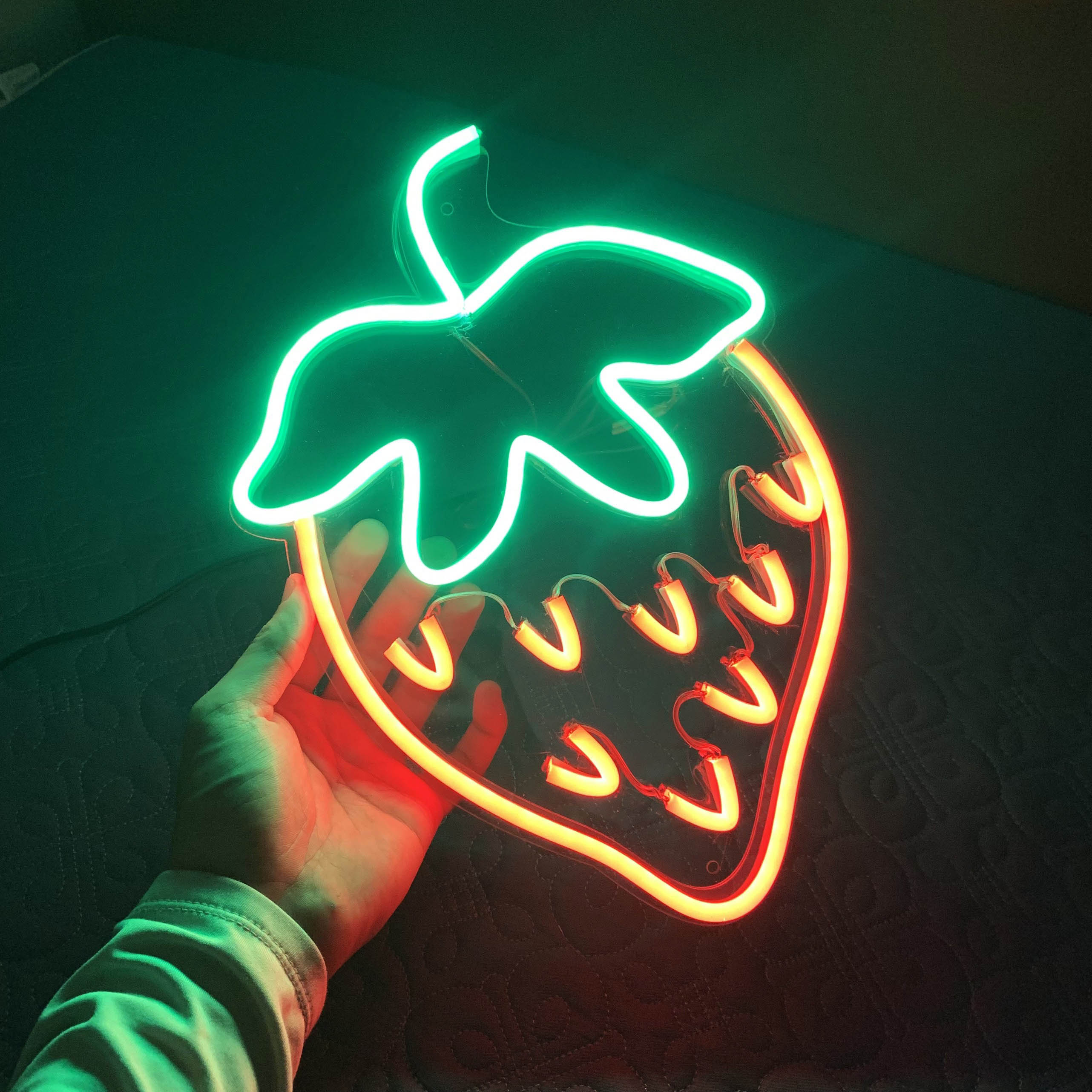 Đèn led neon hình quả dâu tây