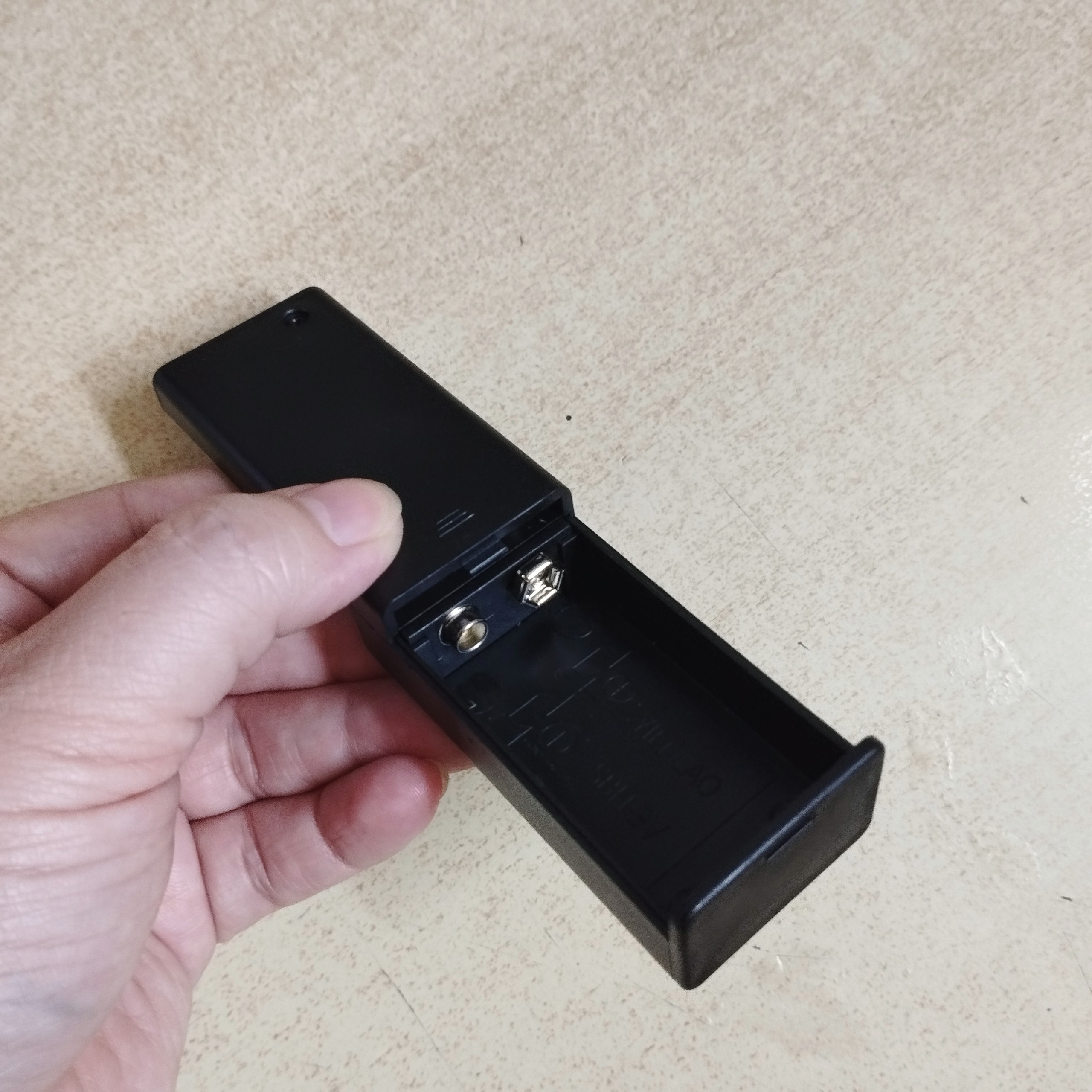 Khay pin 9V có nắp đậy kèm công tắc để chế tạo