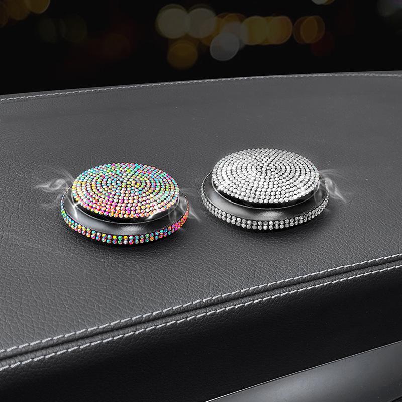 Phong cách mới nhất của nước hoa xe hơi trang trí xe hơi tinh dầu thơm nạm kim cương nước hoa sáng tạo phong cách nữ thần màu đỏ nước hoa thơm nhẹ hương thơm nữ