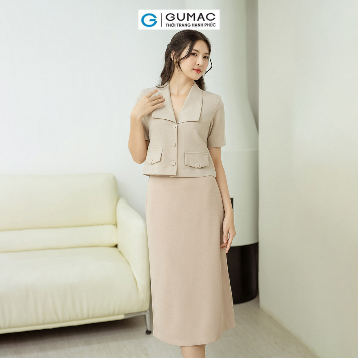 Blazer cổ bẻ V GUMAC AD08043