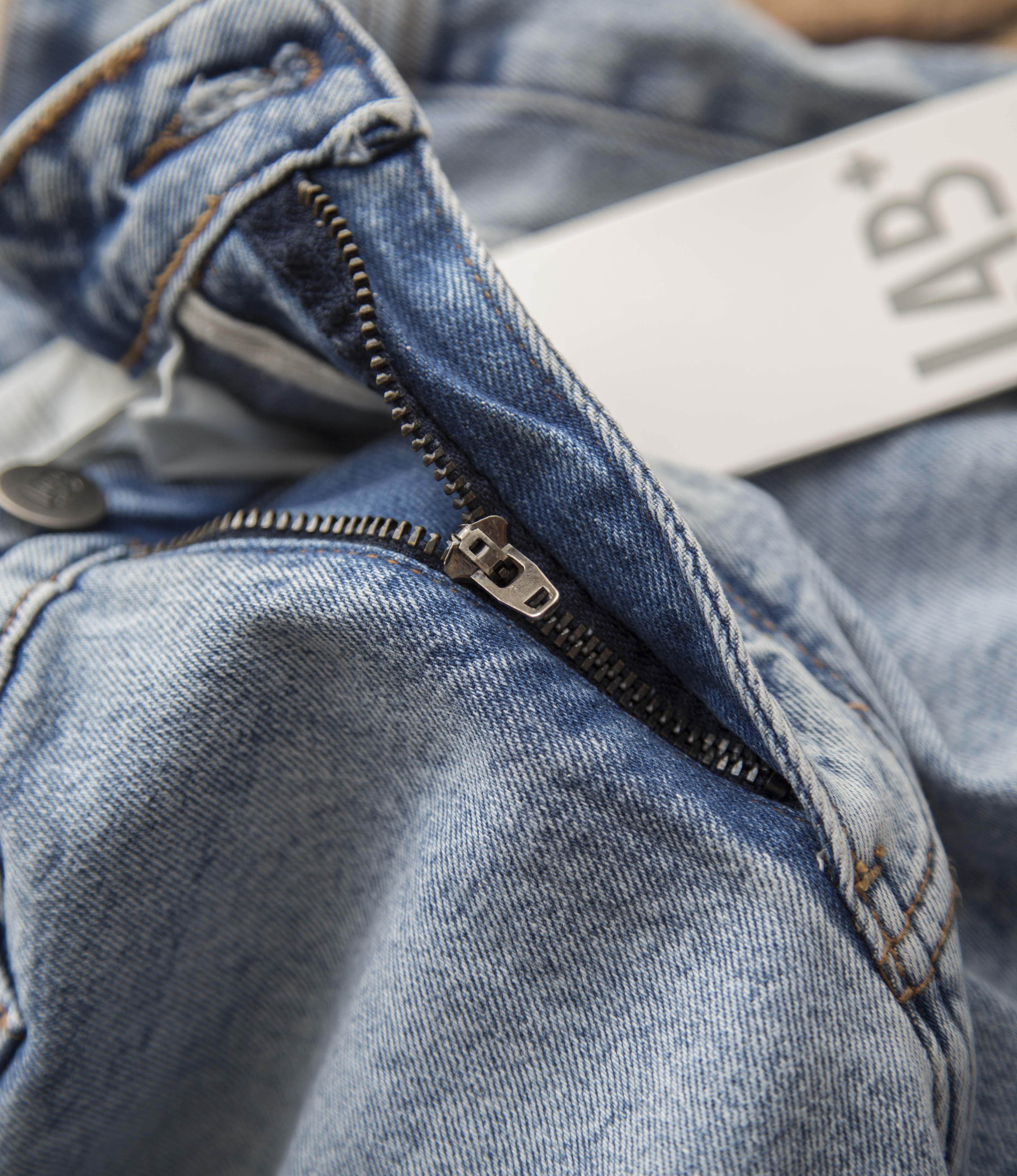 [CHÍNH HÃNG] Quần Jean nam vải Denim co giãn nhẹ form carrot fit | quần nam jean xanh bạc - LAB801