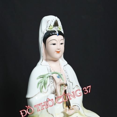 TƯỢNG QUAN ÂM MEN SỨ