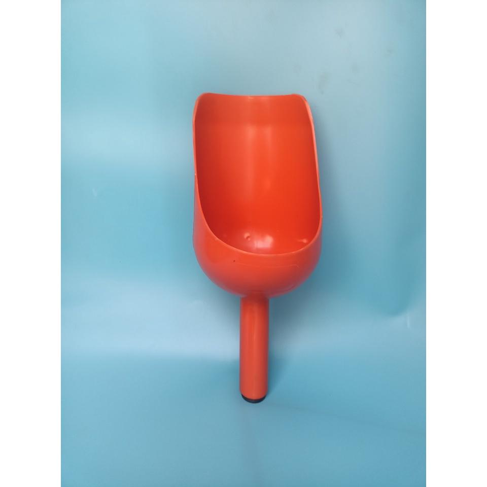 Vá nhựa, ca nhựa, gáo nhựa xúc cám chuyên dụng 1.5kg