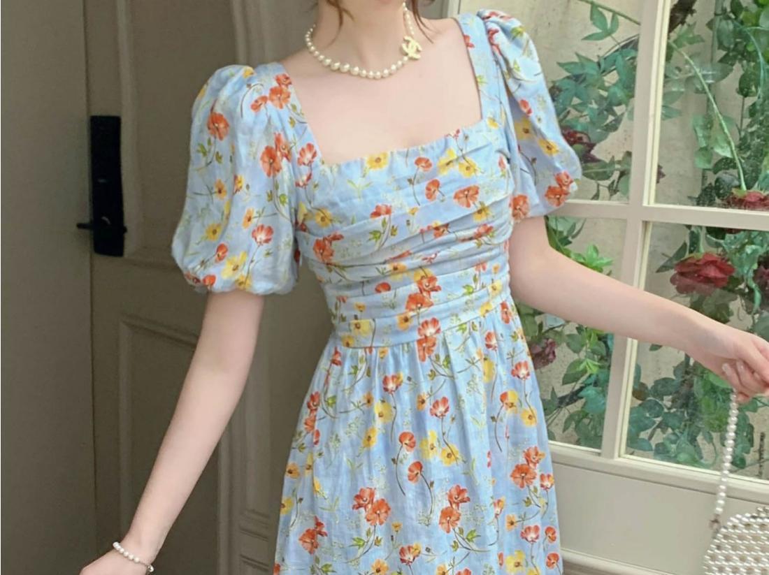TOBE1SHOP Màu xanh vuông cổ bong bóng tay áo hoa đầm phụ nữ 2023 mùa hè cao cấp cảm giác cao cấp cổ điển đầm dài tinh tế