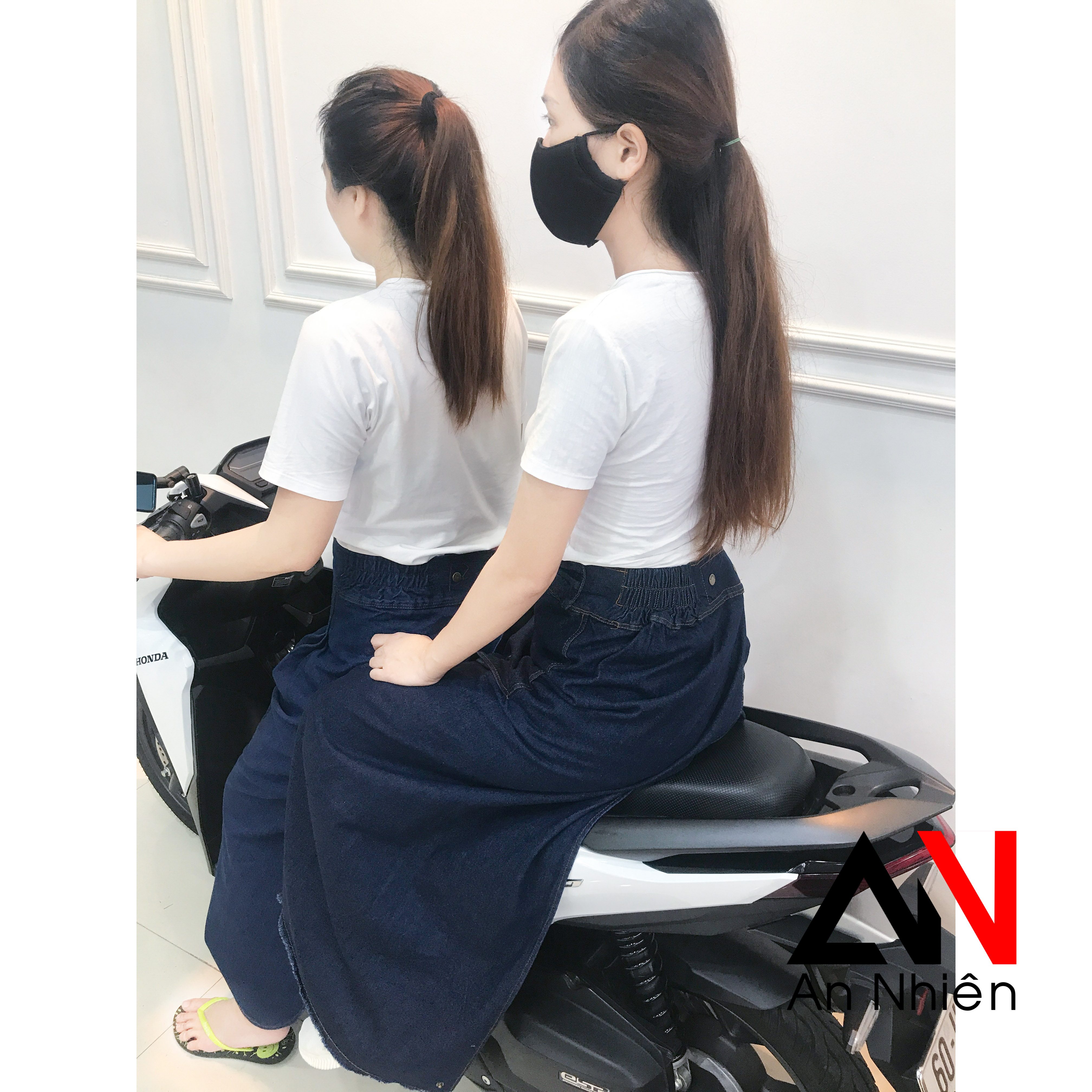Váy chống nắng xẻ tà chất jean trơn cao cấp mềm mại dày dặn xòe rộng dài cố định bằng miếng dán kết hợp với nút bấm