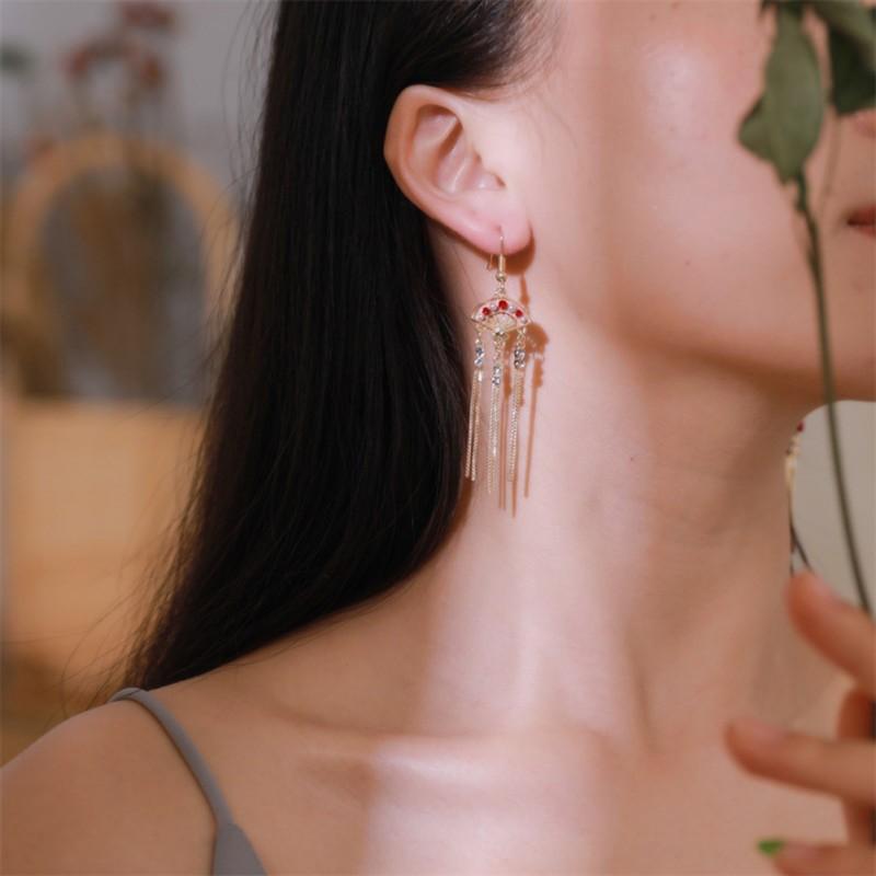 Đôi khuyên tai dáng dài phong cách Trung Hoa cổ điển