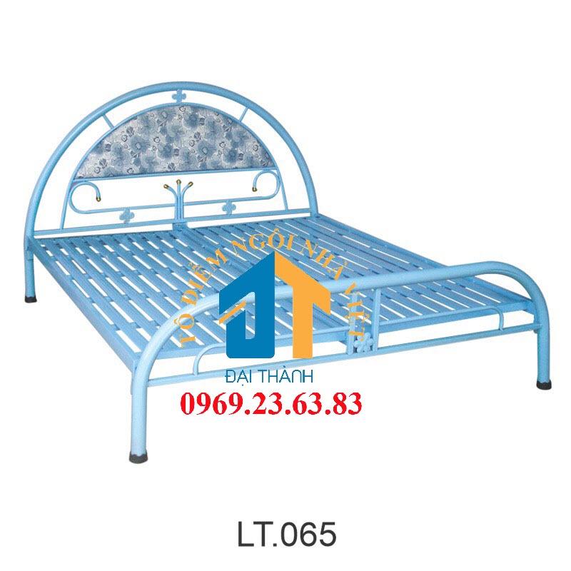 Giường sắt kích thước ngang 1M8 dài 2M – GS40 mẫu đơn giản, tiện dụng, dễ dàng tháo ráp di chuyển.