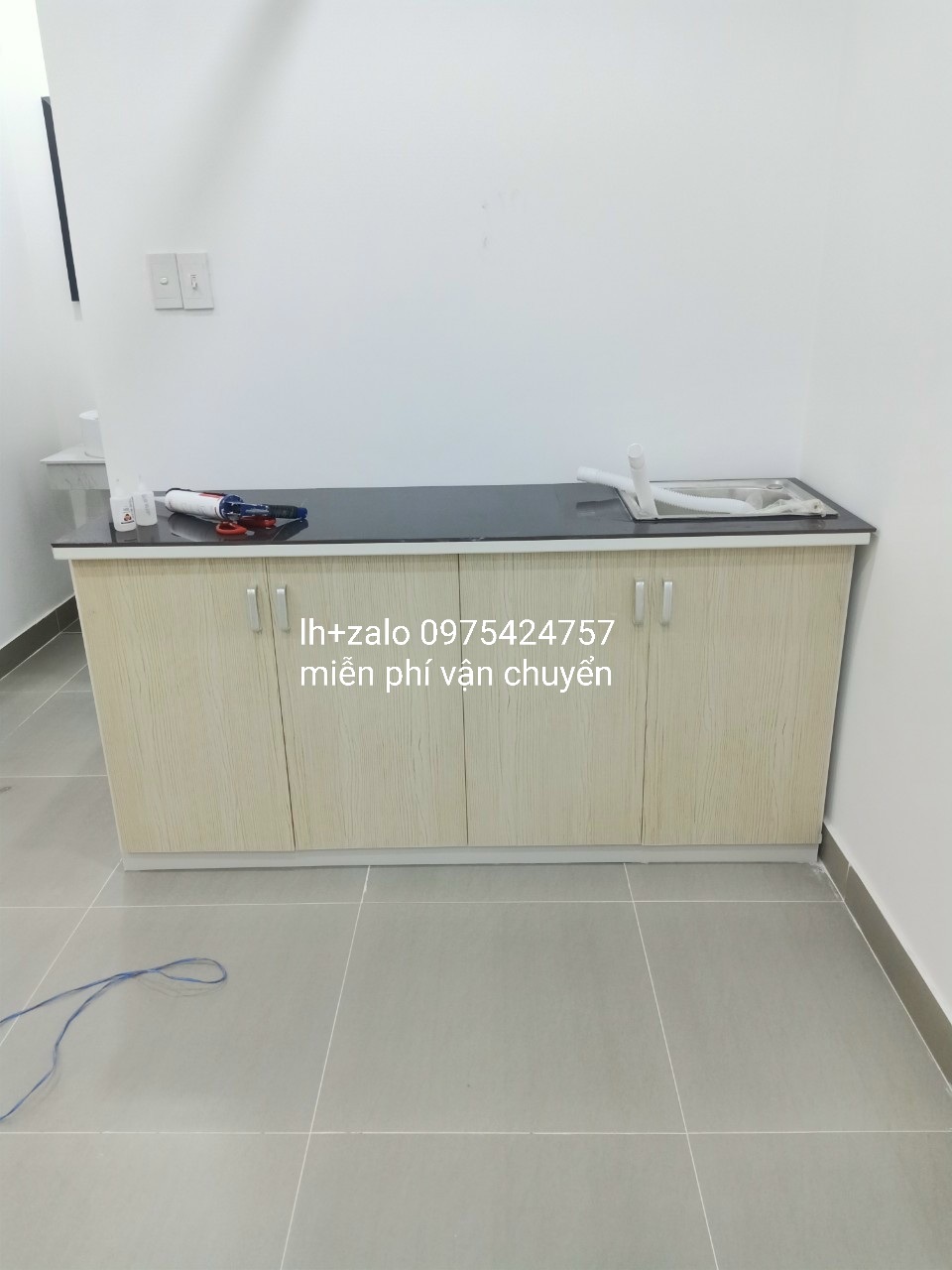 Tủ bếp sẵn bồn mặt gạch nhựa đài loan