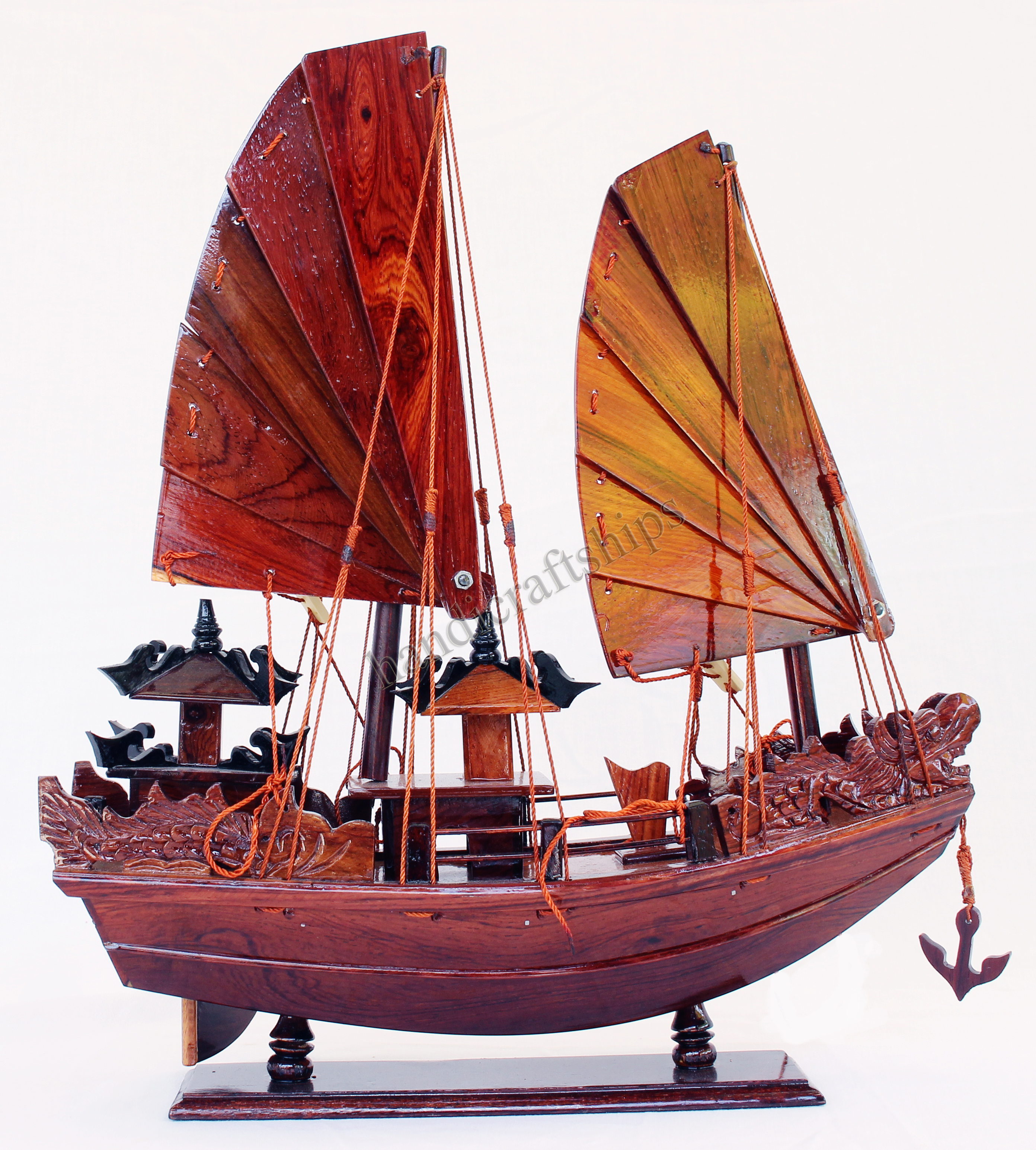 Thuyền gỗ trang trí