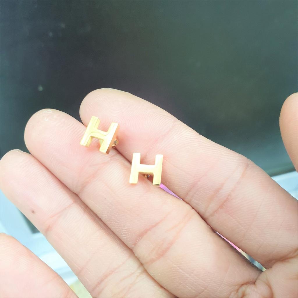 Bông Tai Chữ H Mẫu Trơn Titanium Cao Cấp- Dùng bền màu tắm rửa không đen