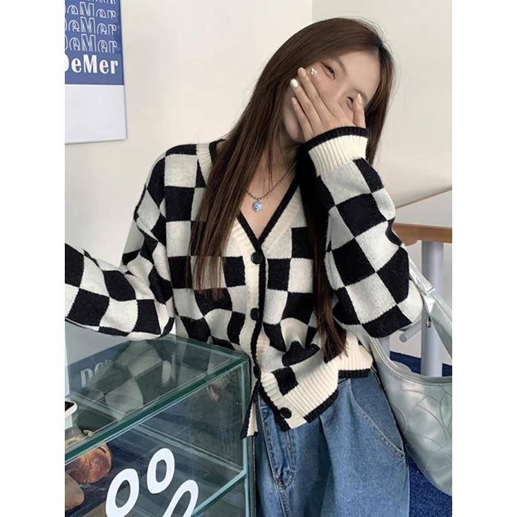 MS431 Áo len cardigan cổ tim kẻ caro