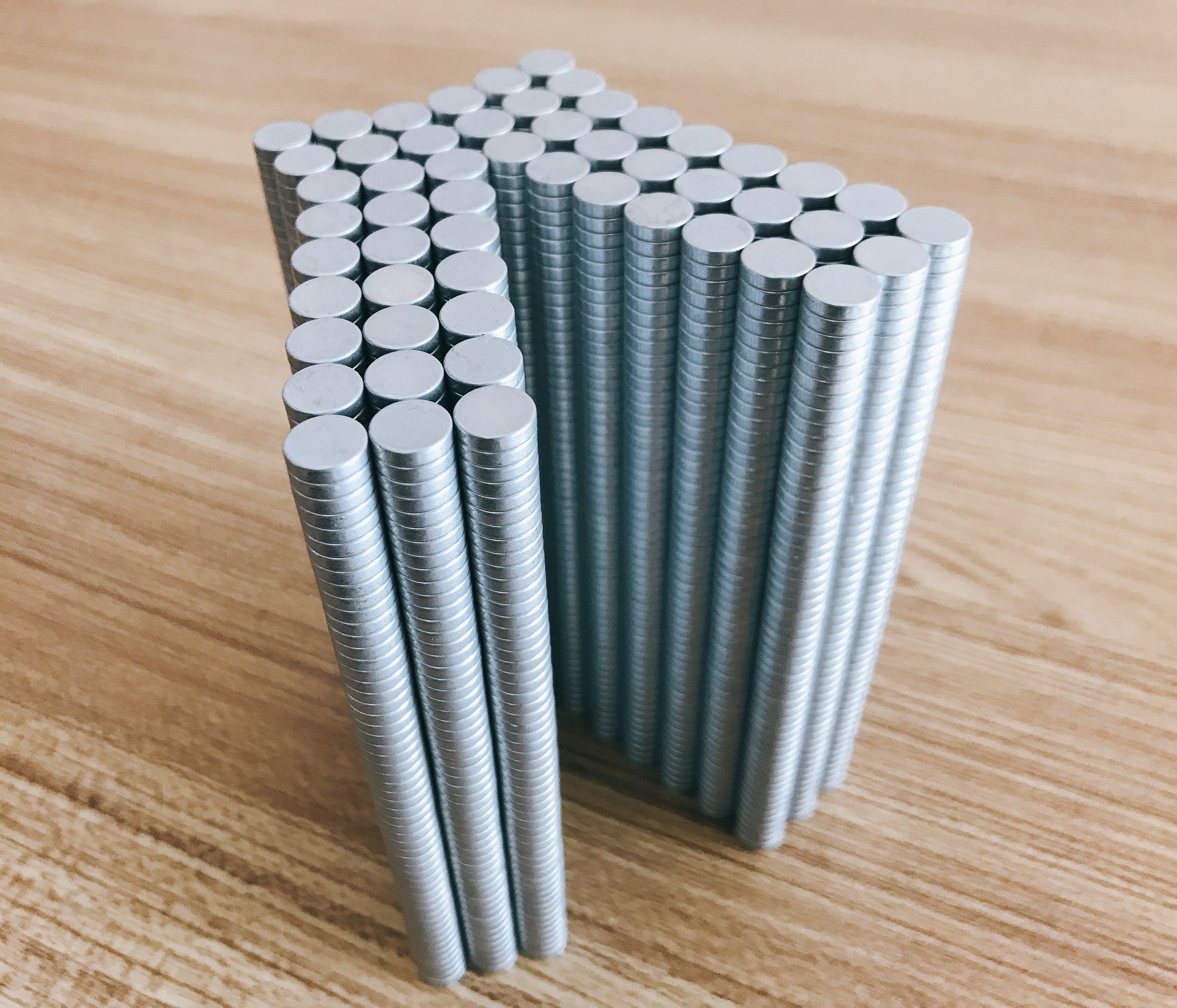100 Viên Nam Châm Đất Hiếm Loại Tròn 8x2mm Mạ Kẽm Lực Từ N35 Cực Mạnh