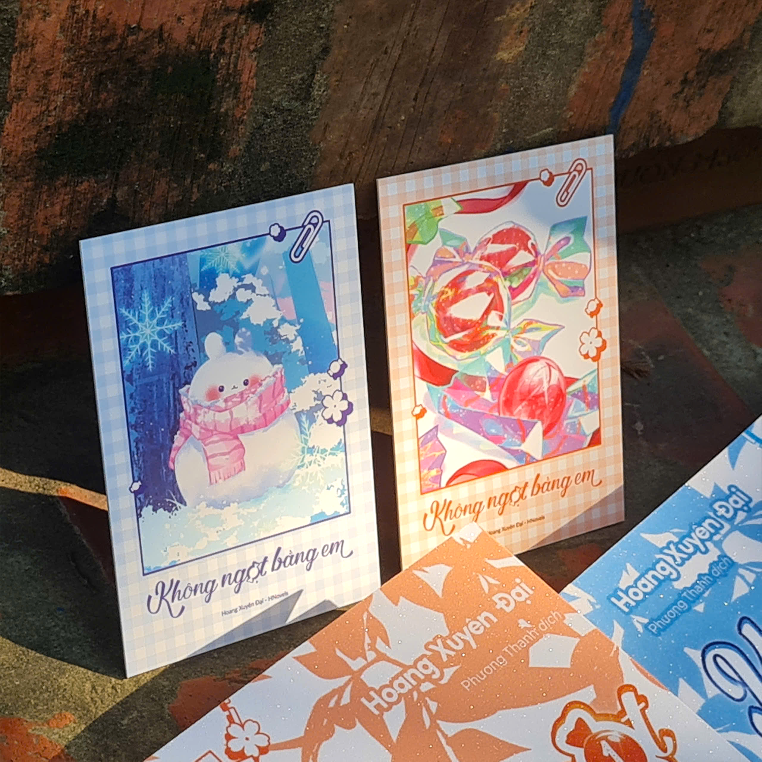 Sách - Bộ Sách Không Ngọt Bằng Em - Tập 1 + Tập 2 (Bộ 2 Tập) - Tặng Kèm 2 Bookmark Polaroid Bồi Cứng