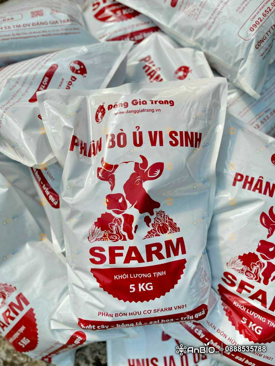 Phân bò hữu cơ vi sinh SFARM - Bao 5Kg