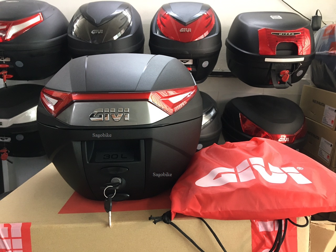 Thùng Givi C30N, kèm đế, ốc gắn, thùng gắn sau xe máy 30 lit