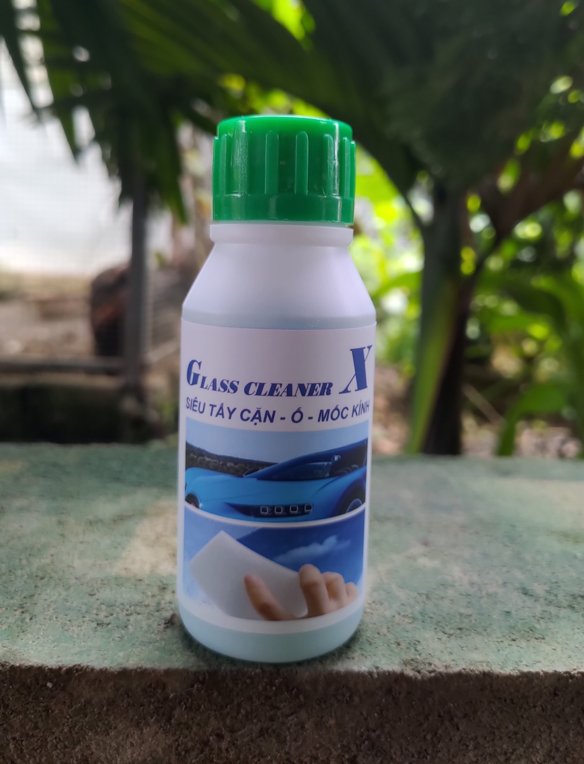Chai tẩy ố kính ô tô trong sáng như mới, gương kính nhà, vệ sinh làm sạch các vết ố mốc giúp kính bóng loáng