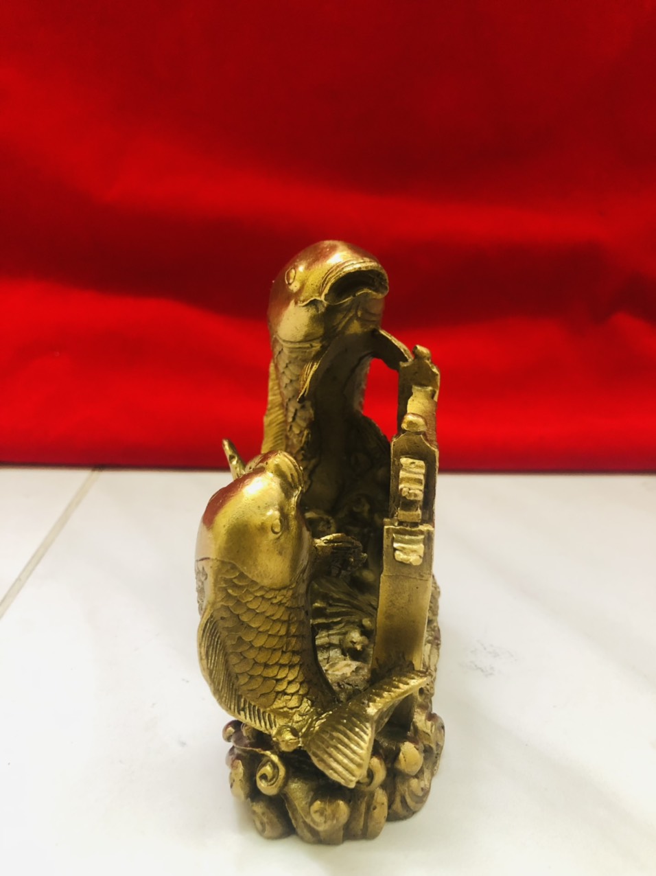 Tượng cá chép vượt vũ môn bằng đồng nguyên chât cao 12cm,vật phẩm phong thủy thăng quan tiến chức