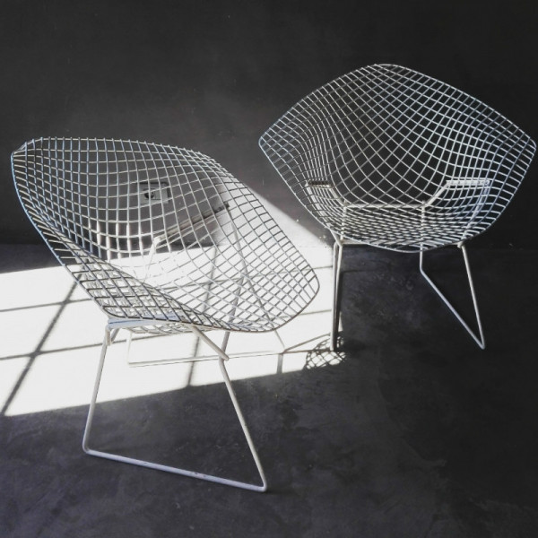 Ghế thư giãn Diamond 2 thép sơn tĩnh điên màu trắng có thể dùng ngoài trời - outdoor và trong nhà indoor HCM