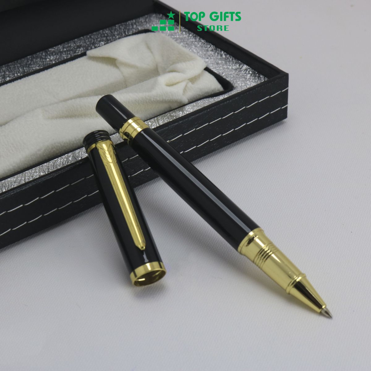 Bút kim loại khắc tên PICA PI030 - Đen viền vàng ngòi 0.5mm mực xanh + Hộp bút