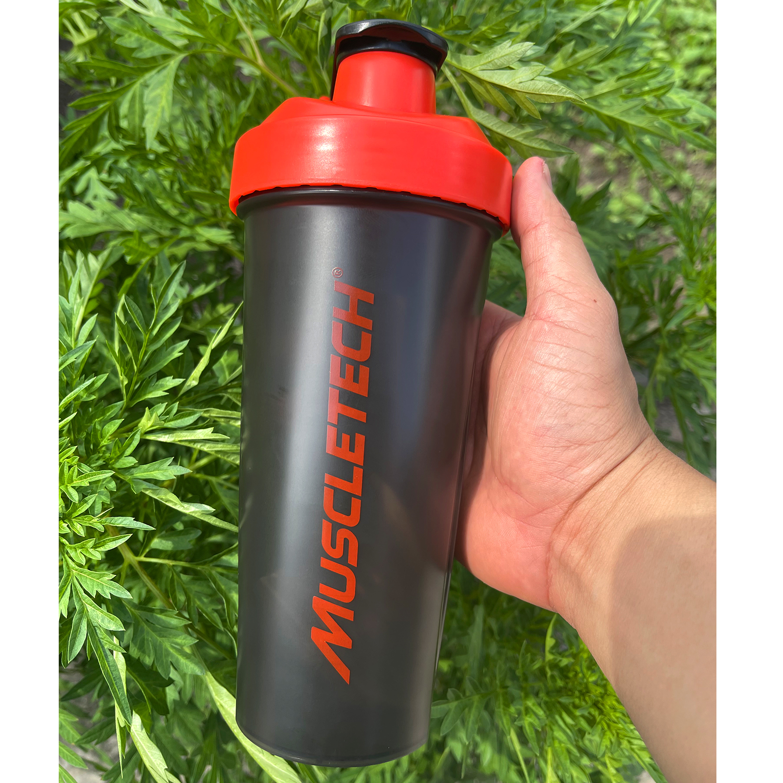 Bình lắc Shaker pha sữa cho người tập GYM hiệu TCSPORTFOOD - Bình nước thể thao Shaker 600 ml - Màu đen nắp đỏ