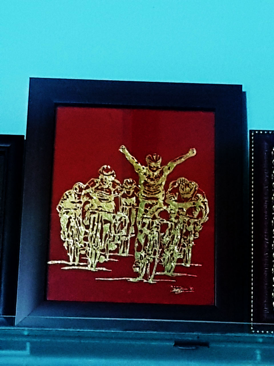 Tranh Cua-rơ xe đạp về đích
