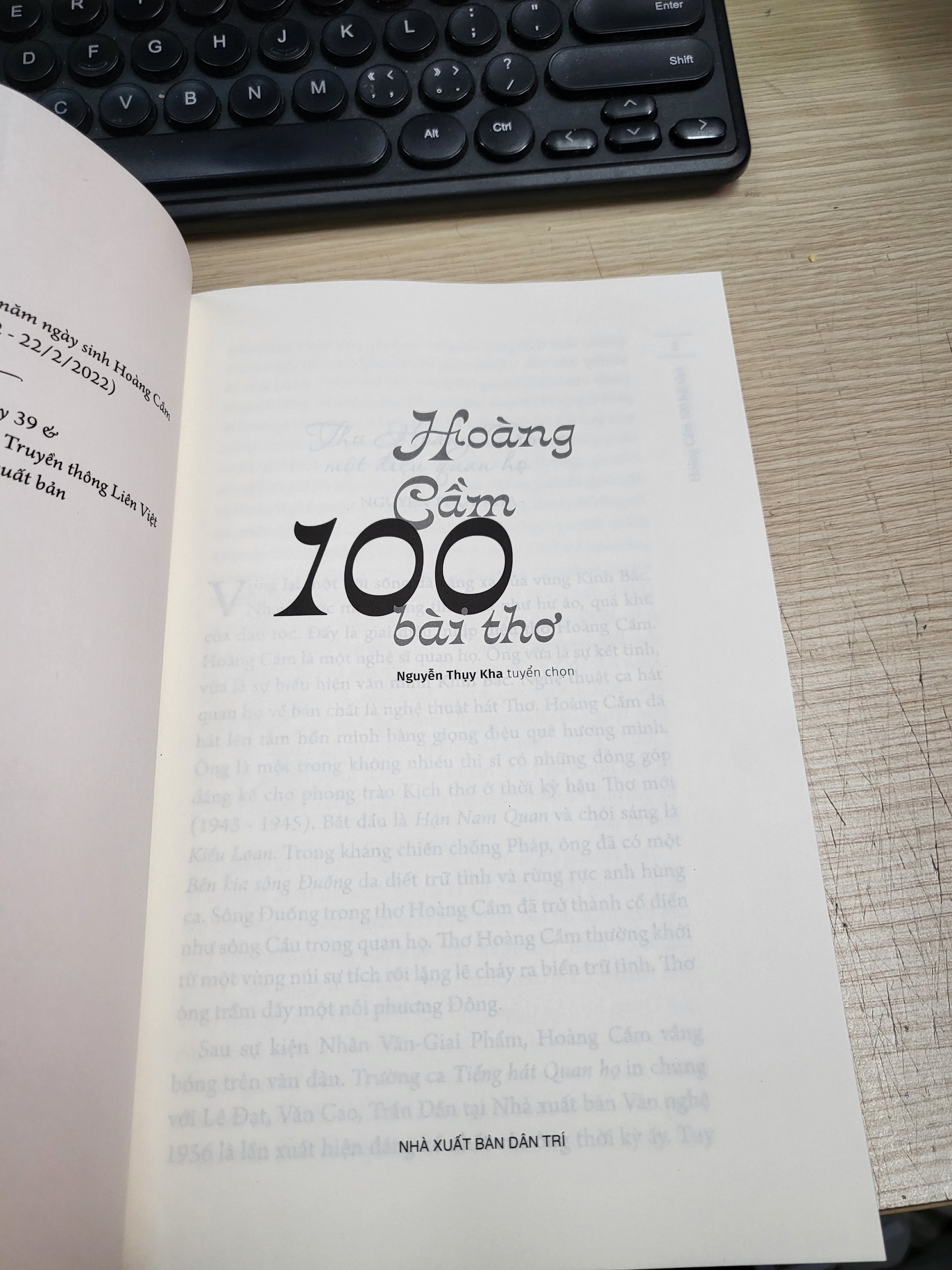 Hoàng Cầm 100 bài - Bìa mềm