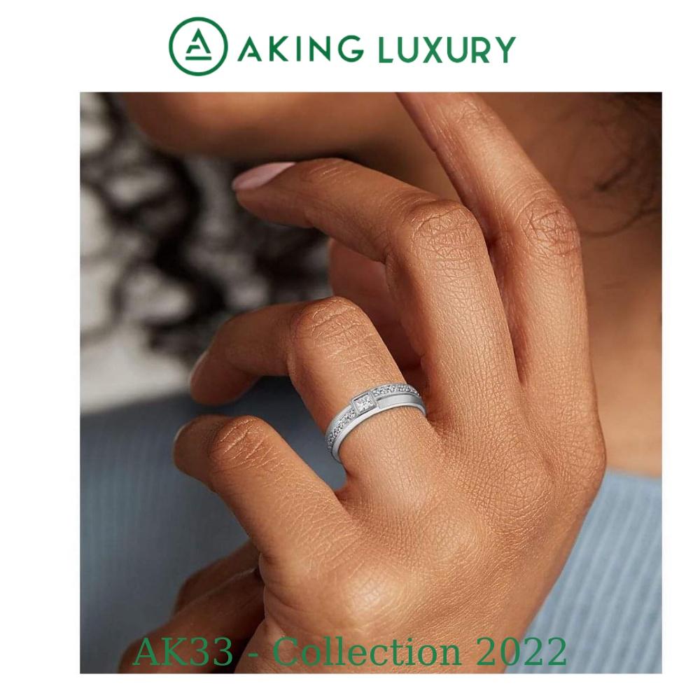 Nhẫn đôi bạc cao cấp AKING LUXURY AK33. Nhẫn nam, nhẫn nữ thiết kế đồng điệu sử dụng đá vuông tạo cảm giác khỏe khoắn.