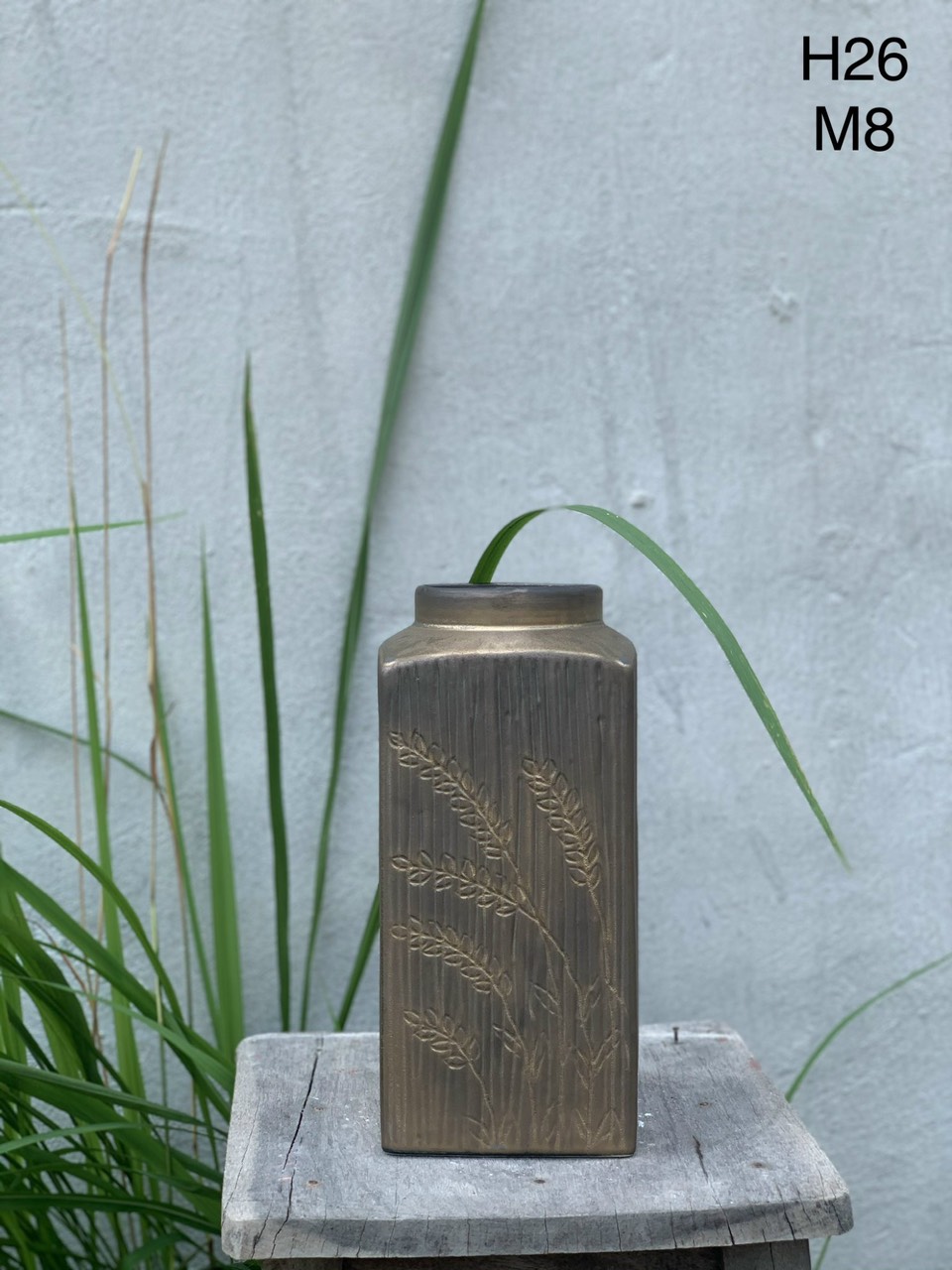 Bình DÁNG VUÔNG VỚI PHONG CÁCH NGHỆ THUẬT H28CM.