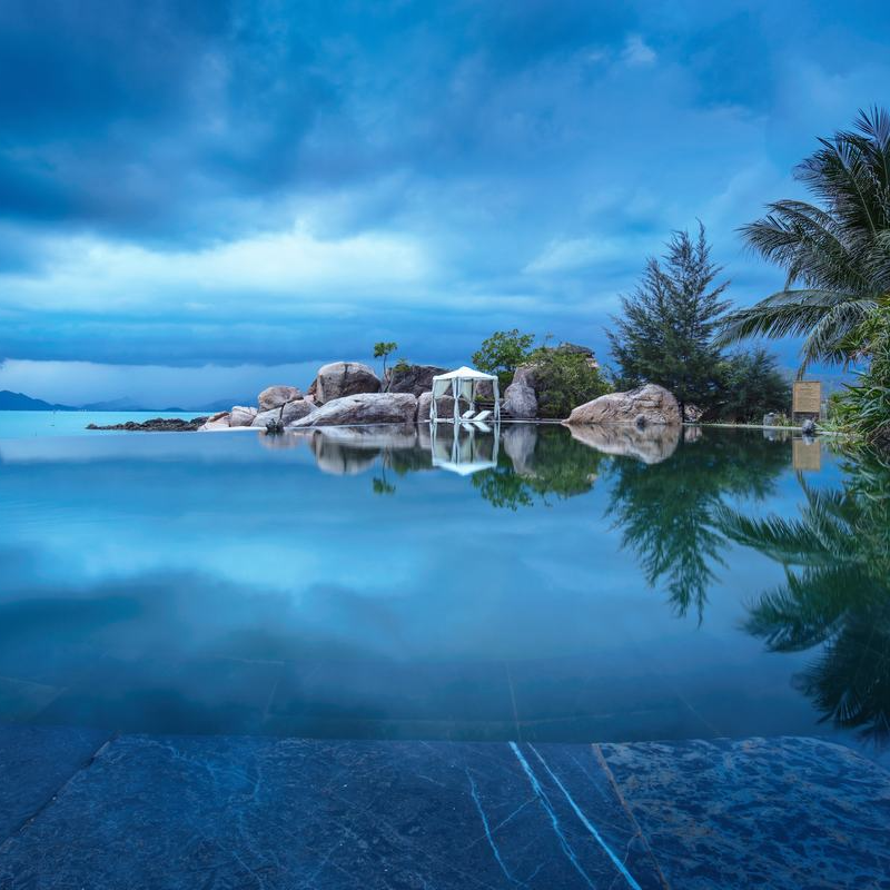 L'Alya Ninh Vân Bay 5*. Trọn gói nghỉ dưỡng 4N3D. Bao Gồm Full Bữa Ăn Hằng Ngày. Dịch vụ Cano Đón Tiễn.  Miễn Phí Trà Chiều & Trái Cây Tươi. Cùng Nhiều Tiện Ích Hấp Dẫn.