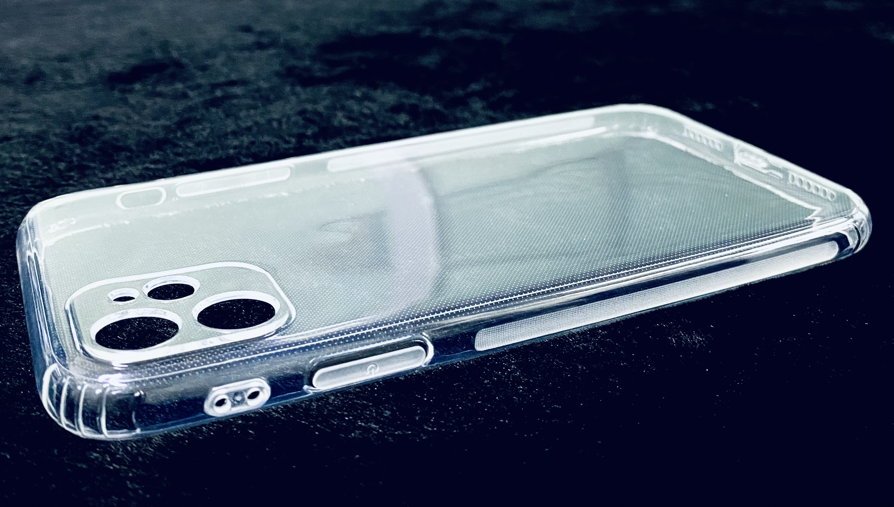 Ốp Lưng CHỐNG SỐC BẢO VỆ CAMERA Cho Điện Thoại IPHONE 11 - Silicone dẻo trong suốt, cạnh viền nhám chống trượt- Hàng Chính Hãng