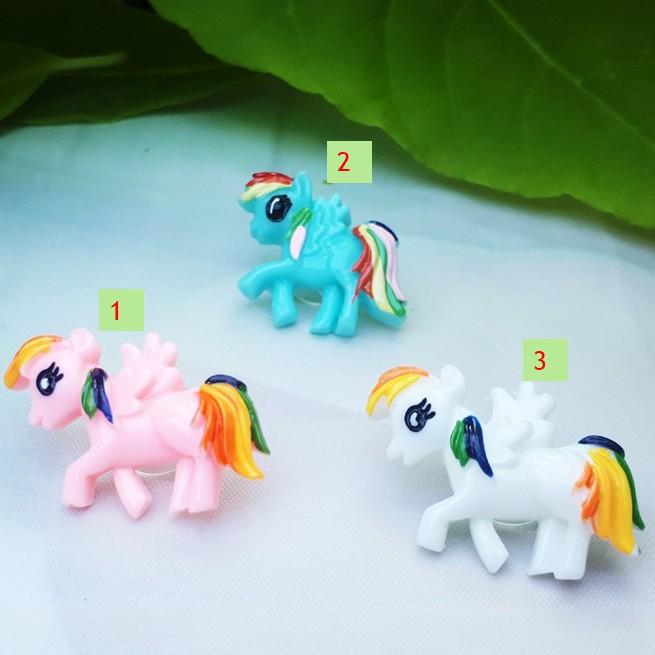 Nút cài dép Sticker Jibbitz hình ngựa Pony 3D cho sục bít đầu Cross Duet Baya