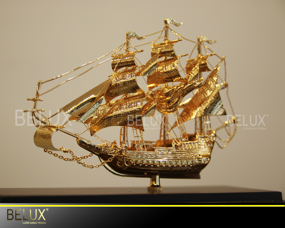 Mô hình thuyền buồm mạ vàng dài 21cm