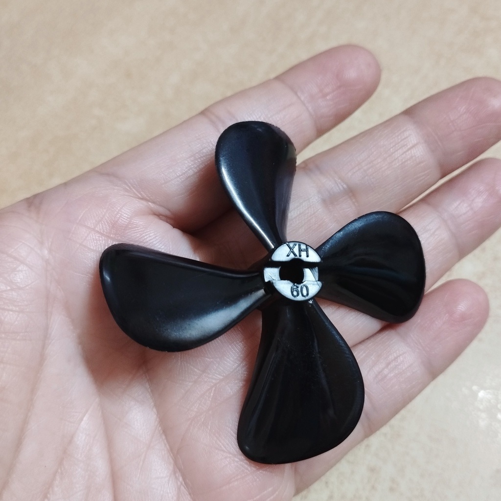 Chân vịt thuận nghịch 4 lá đường kính 60mm trục 4mm, giá bán 1 cặp