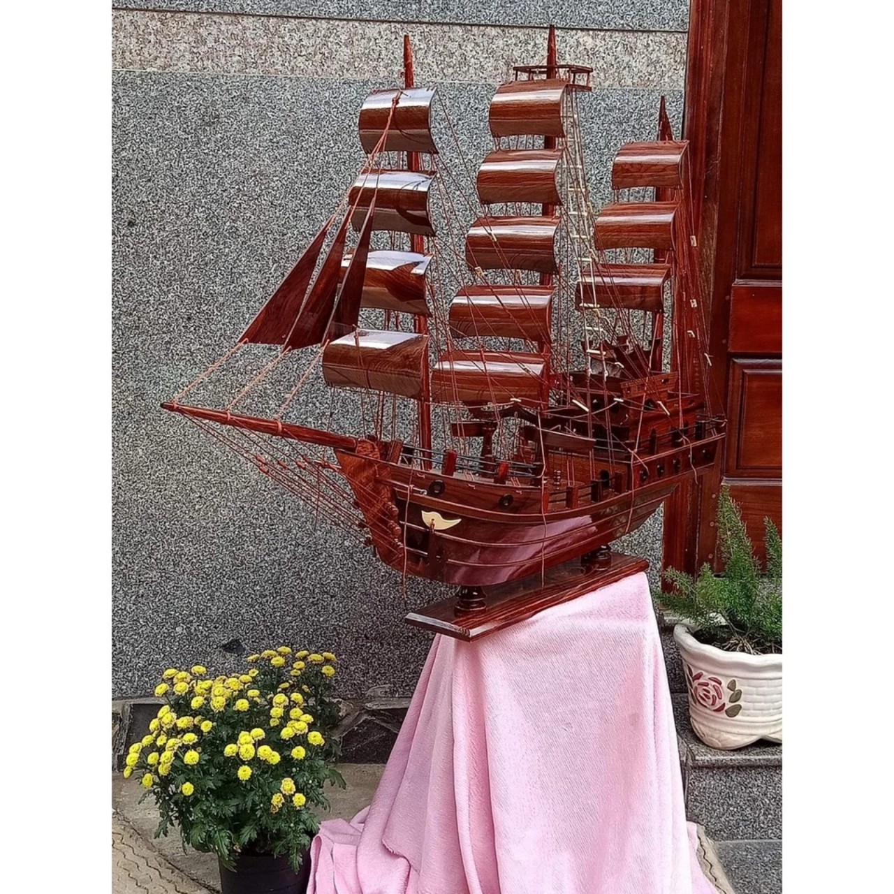 Thuyền buồm phong thuỷ trang trí bàn làm việc gỗ cẩm dài 40-60 cm