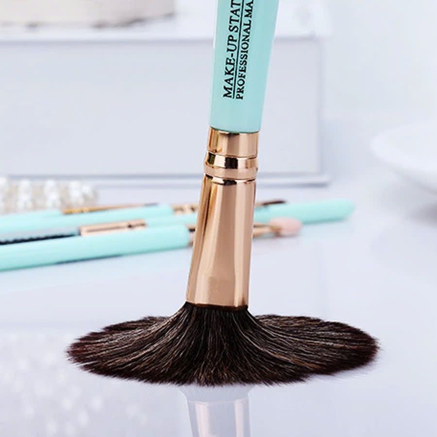 Bộ cọ trang điểm make up 5 chi tiết, dụng cụ trang điểm cá nhân kèm hộp đựng sang trọng món nhỏ gọn, lông mềm mại Cho Lớp Nền Mịn Mướt Cây Cọ Mỹ Phẩm Trang Điểm Để Bàn Tiện Dụng Cho Khuôn Mặt - Màu ngẫu nhiên