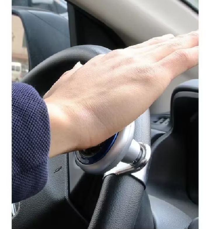 Núm xoay vô lăng ôtô giúp lái xe nhẹ hơn màu sắc ngẫu nhiên