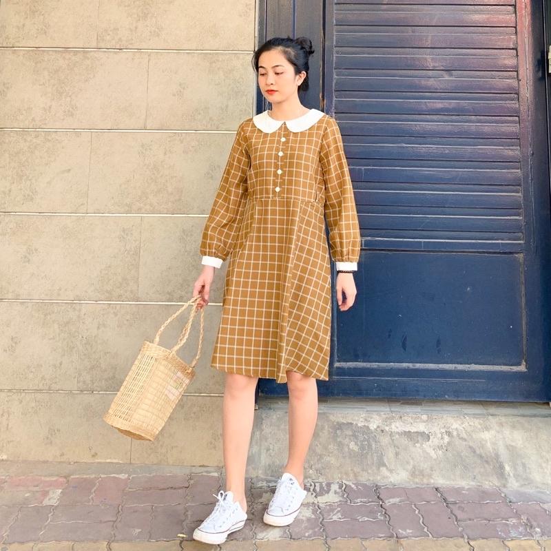 Đầm cổ sen màu