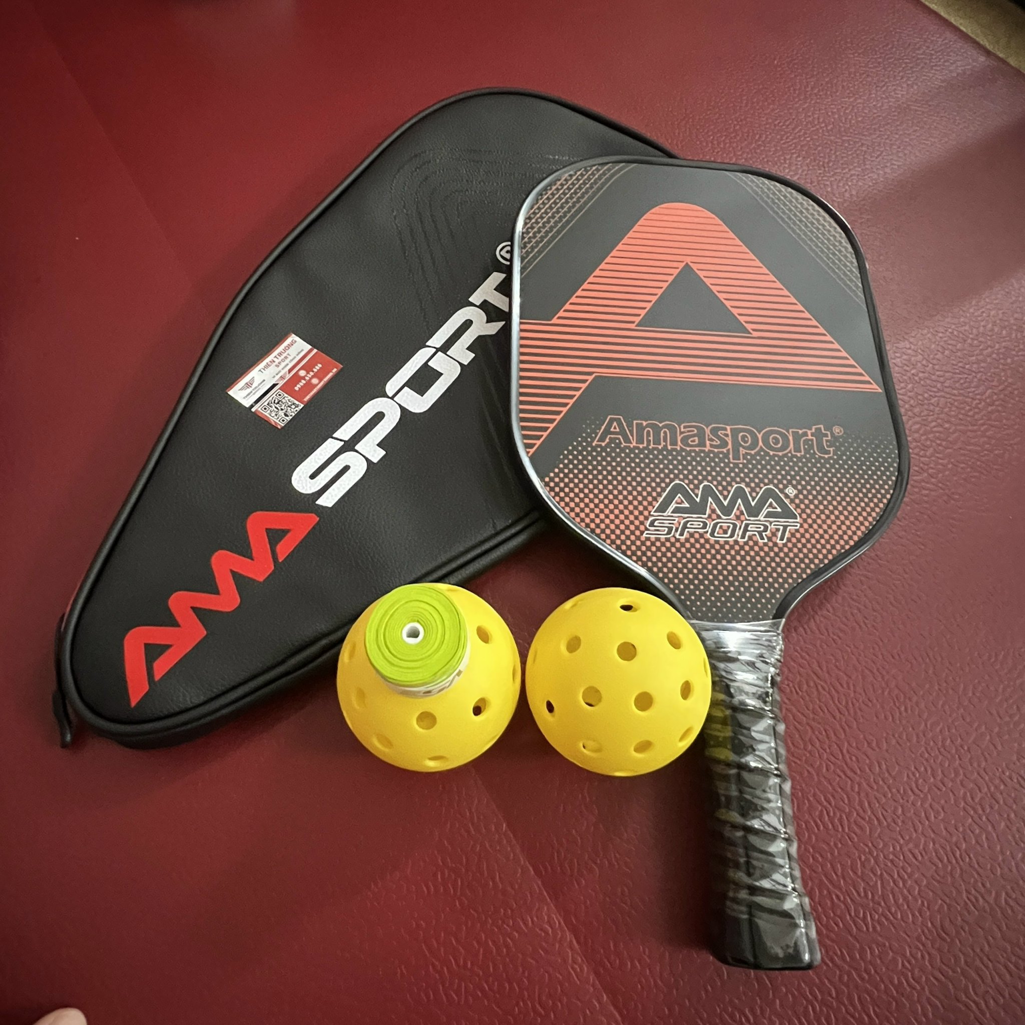 Vợt Pickleball 4001 tặng kèm bao da dày dặn và 2 quả bóng tiêu chuẩn đạt tiêu chuẩn USAPA, có độ bền cao, phù hợp với mọi đối tượng T THIEN TRUONG SPORT