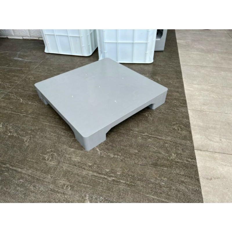 pallet vuông 60×60cm mặt bít