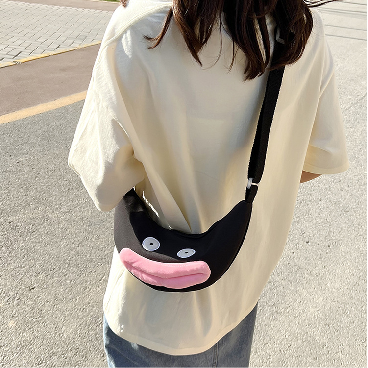 Túi đeo chéo nữ đeo vai mặt hề cute môi phồng đáng yêu thời trang Hàn Quốc đi chơi chụp ảnh giá rẻ