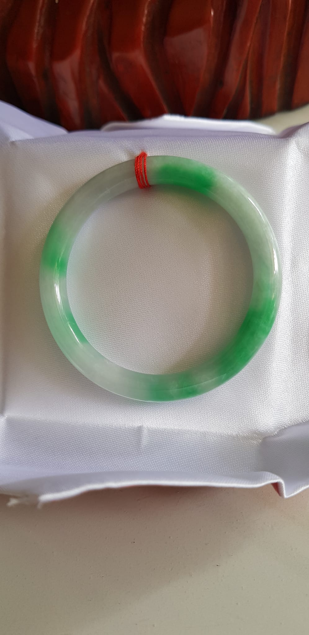 Vòng Cẩm Thạch tự nhiên mới TR LÝ  IC 49mm x cọng 7mm Vòng màu trắng xanh lý tươi đẹp nữ tay nhỏ 40kg - 49kg đeo rẻ đẹp ạ