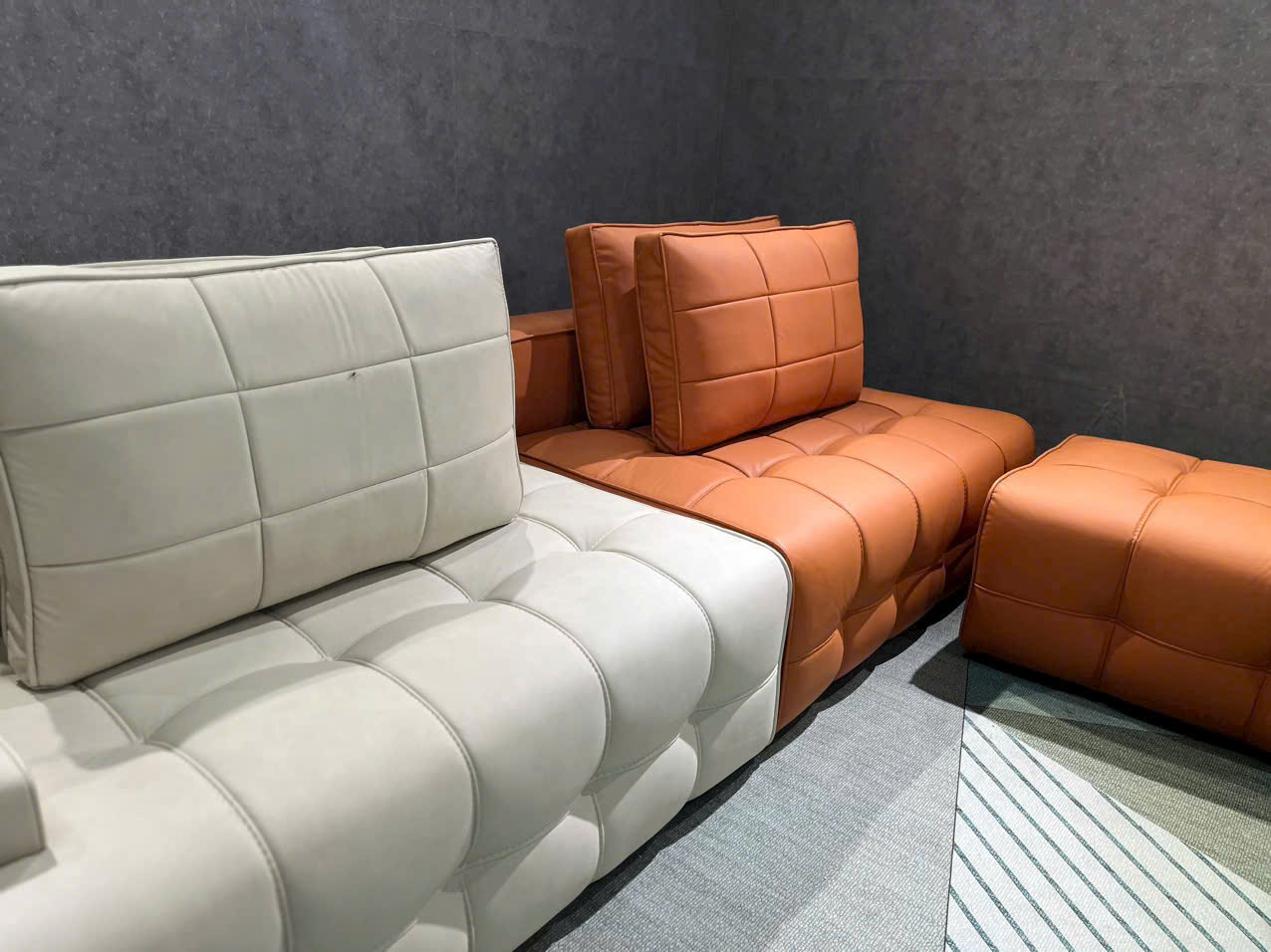 Sofa phòng khách Juno sofa Minoti NK2025 KT 2m và đôn góc 60 x 80 cm