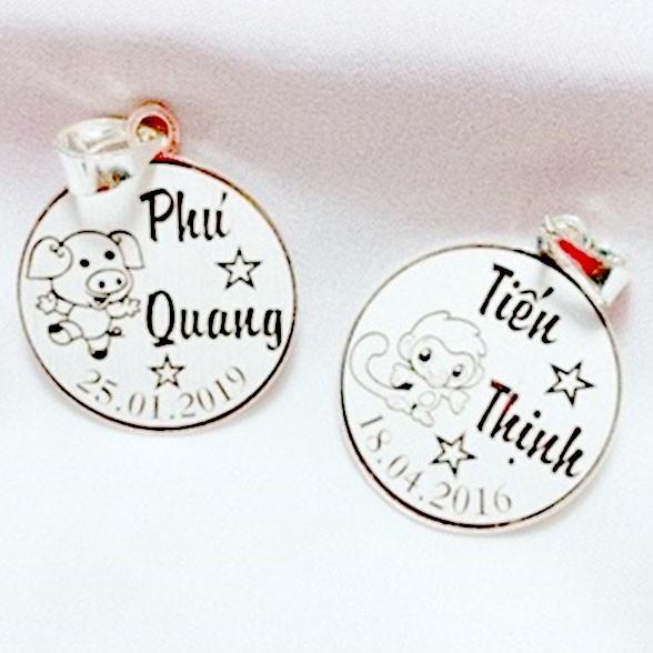 Mặt dây chuyền khắc tên cho bé theo yêu cầu Bạc Quang Thản, hình dáng đa giạng chất liệu bạc thật không xi mạ.