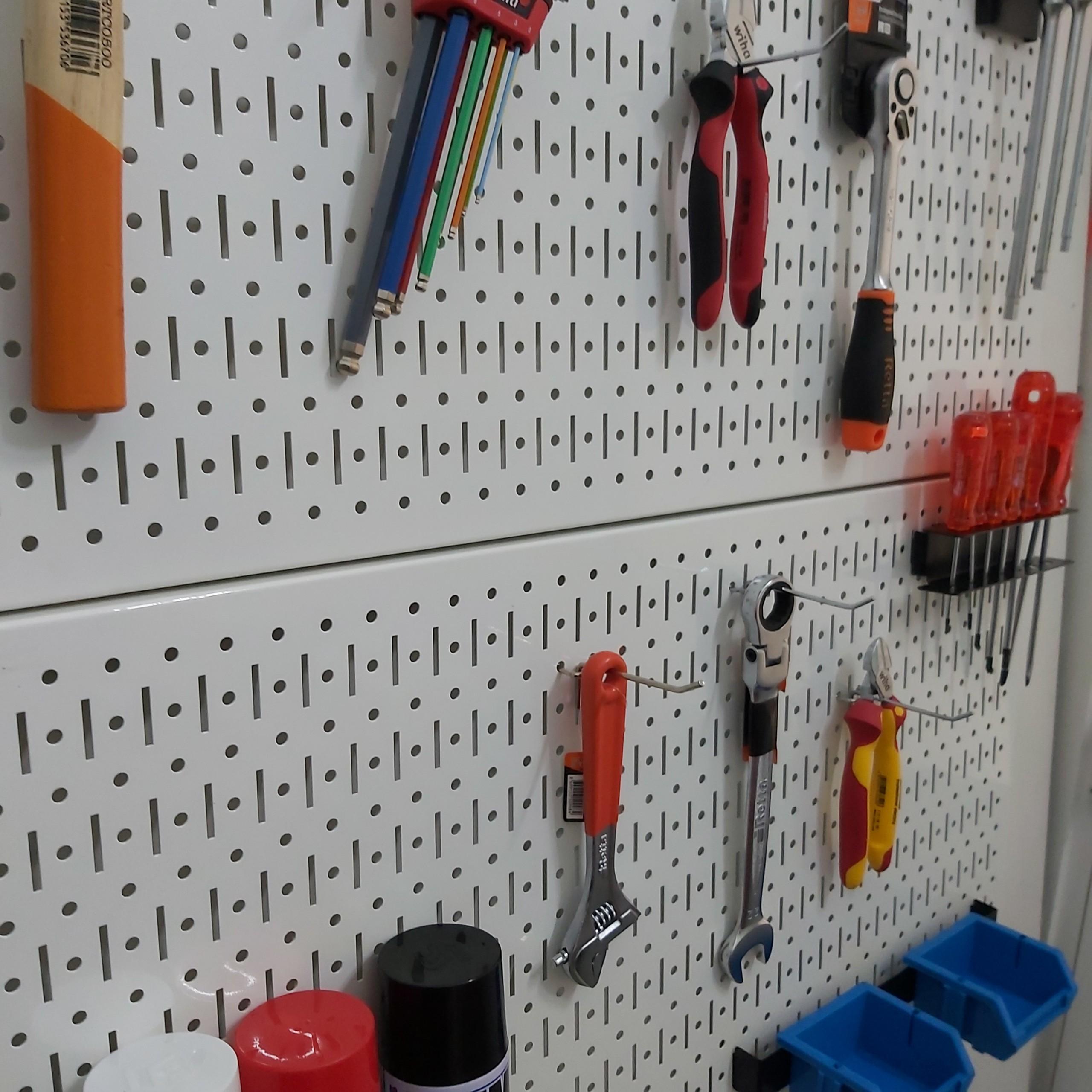 Tấm lưới pegboard đôi màu trắng kèm phụ kiện treo tường - 2 tấm