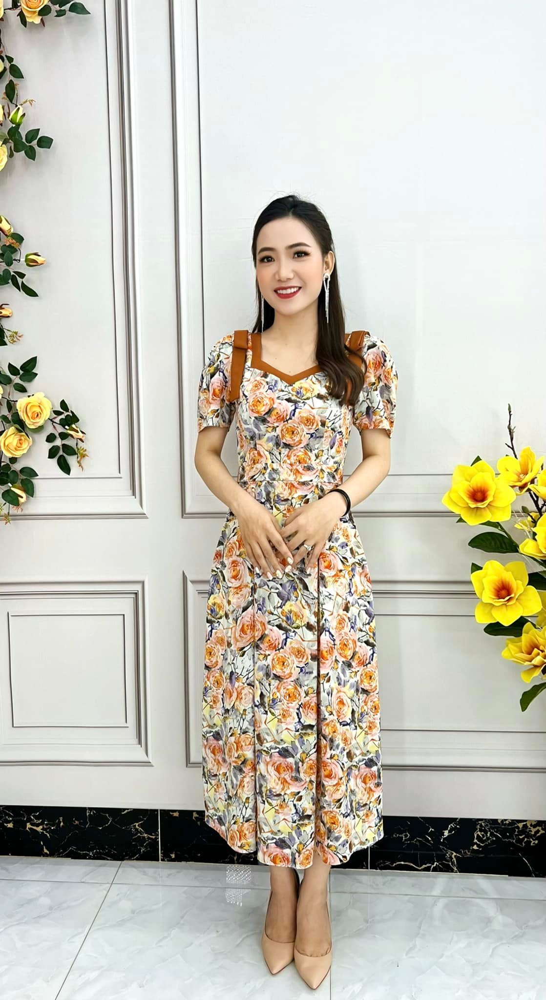 Đầm xoè hoa cam nơ cổ chữ V